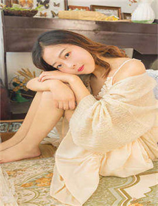 《査建英-机器人艺妓》